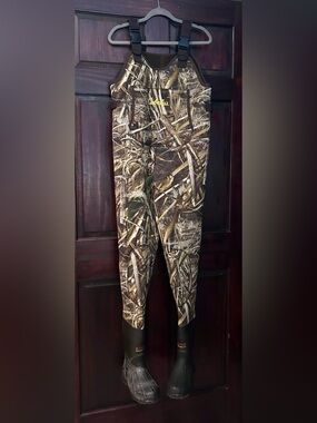 Cabela's Brown and Green Realtree Camouflage Chest Waders with boots Women’s Sz7